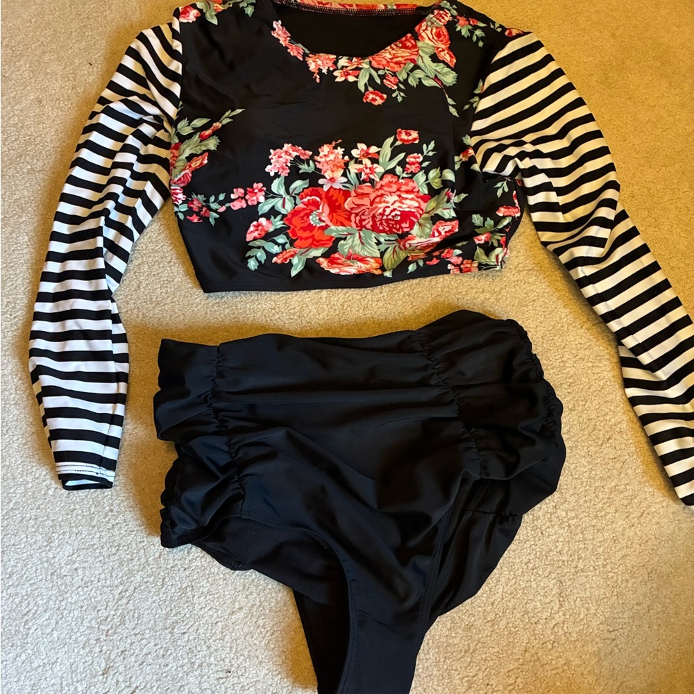 COCOSHIP Black Floral and Striped Long Sleeve Swimsuit